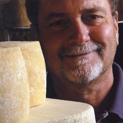 Mauro Albertini con i suoi adorati formaggi