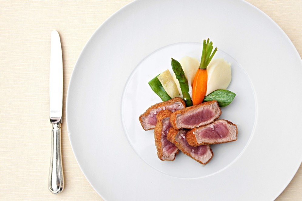 Filetto di fassona in crosta e bouquet di verdure di stagione