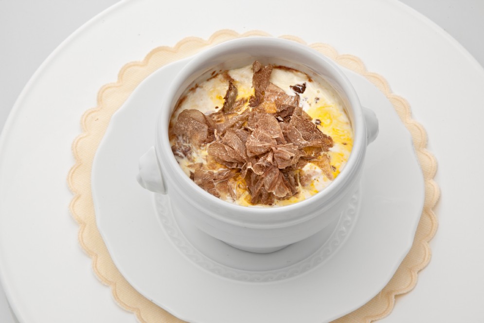 Uovo in cocotte al tartufo bianco d'alba