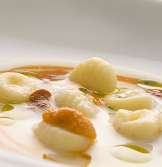 Zuppa di Friulano, gnocchi e ricci di mare