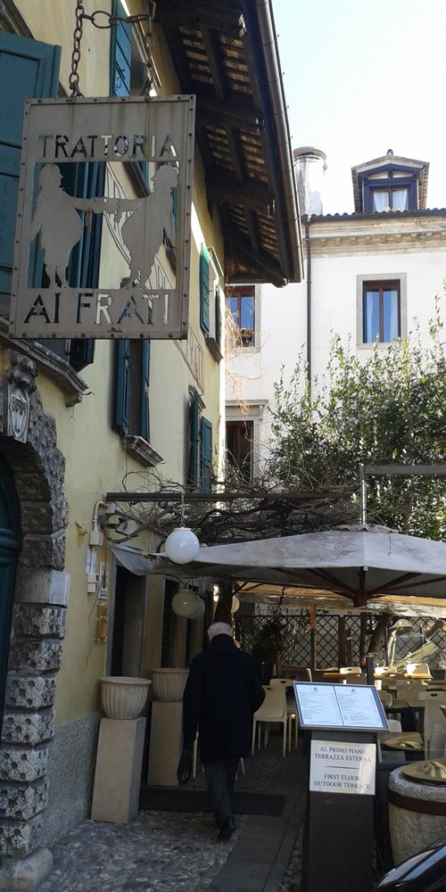 L'esterno della trattoria