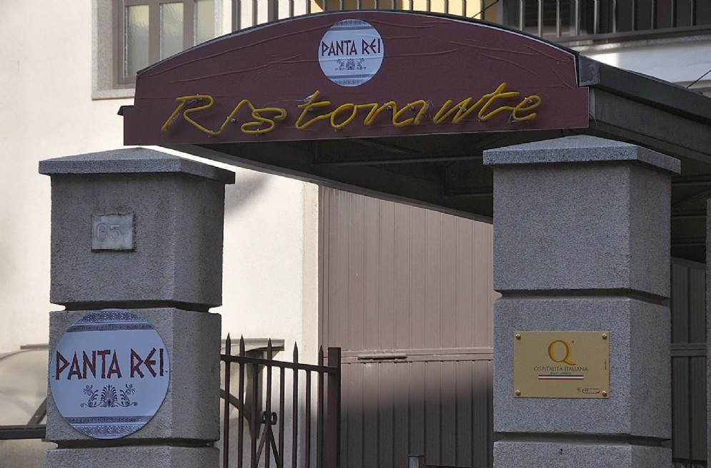 L'ingresso del ristorante da Via Martiri della Libertà, a Cossato