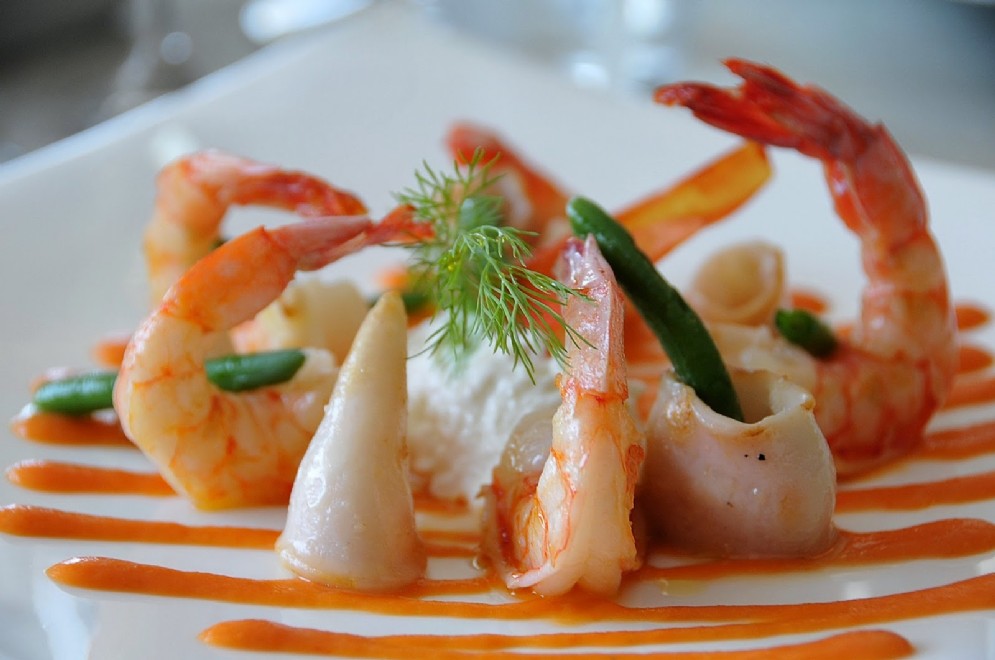 Gamberi e calamari con burrata pugliese e maionese di pomodori Pachino