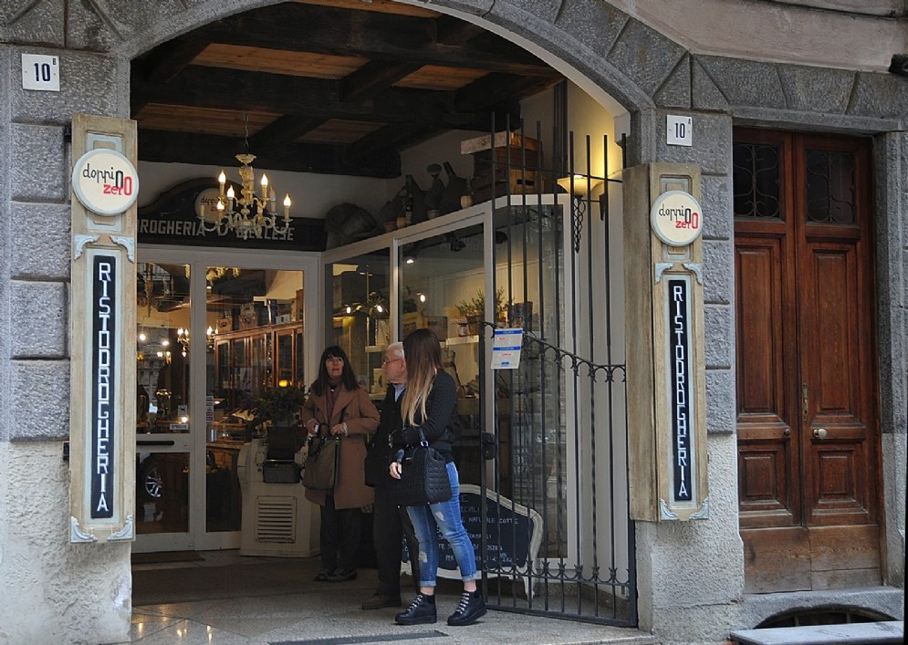 L'ingresso del locale nella centralissima Via Mazzini