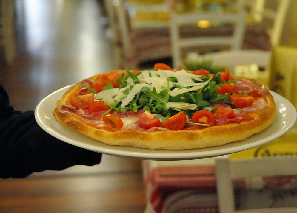 ... e quella con pomodorini, rucola e prosciutto crudo 24 mesi