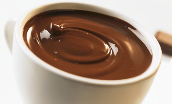 Un densa ciccolata calda in tazza