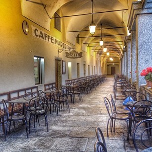 Il fresco dehors del Caffè Marco Deiro di Oropa
