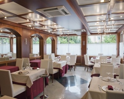 L'elegante sala della Locanda dell'Asino di Alassio