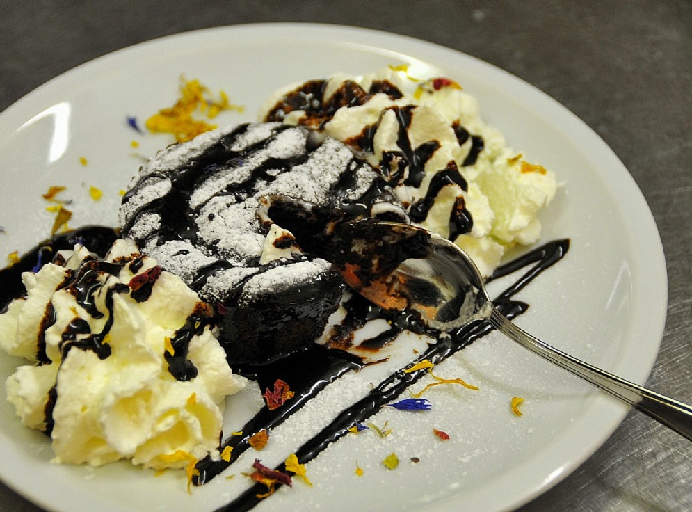 Il tortino di cioccolato caldo e panna