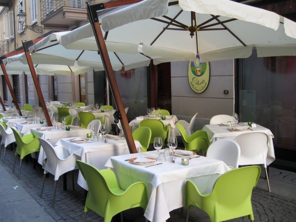 Il dehors estivo in Via Legnano