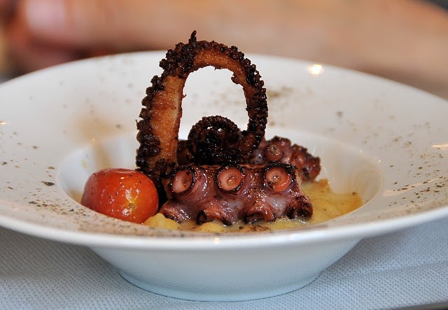 Polpo di scoglio spadellato con ceci di Nucetto