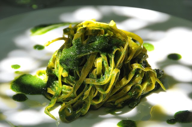 Le esplosive tagliatelle all'aglio orsino