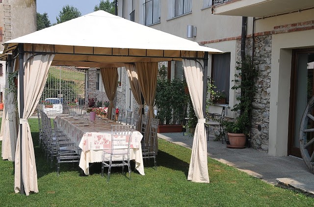 Oggi si pranzerà in giardino ...