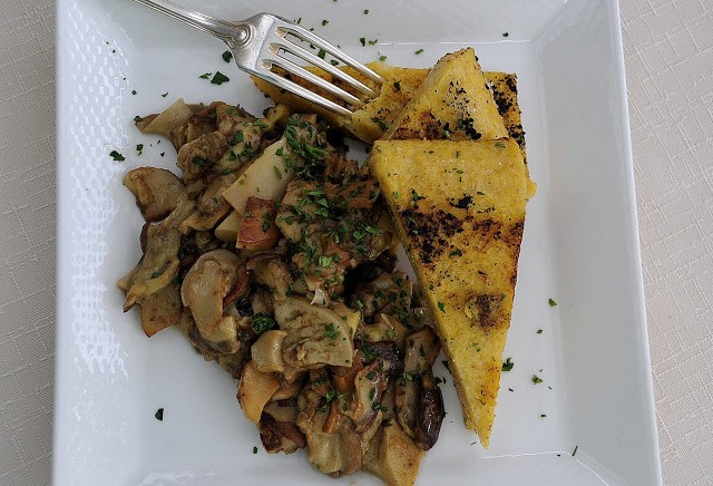 Porcini trifolati con polenta grigliata