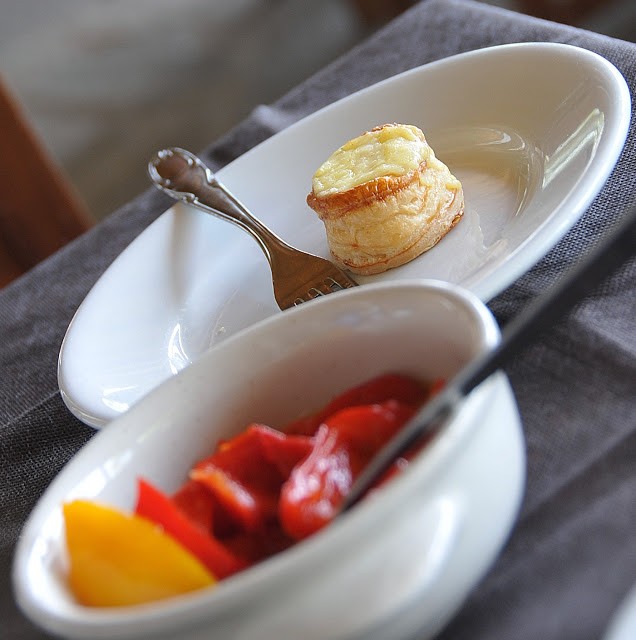 Vol au vent alla fonduta e peperoni in agrodolce