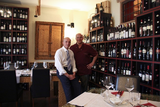 Davide e Cristiano Gramegna nella loro enoteca ristorante di Castelletto Ticino