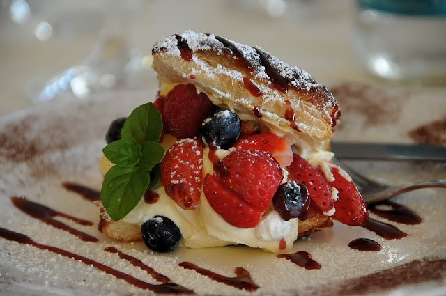 Sfogliatina alla crema e frutti rossi