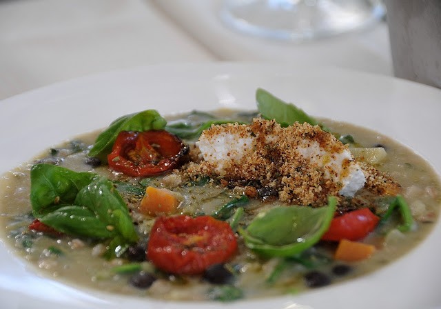 La zuppa di legumi contadina con ricotta di bufala ...