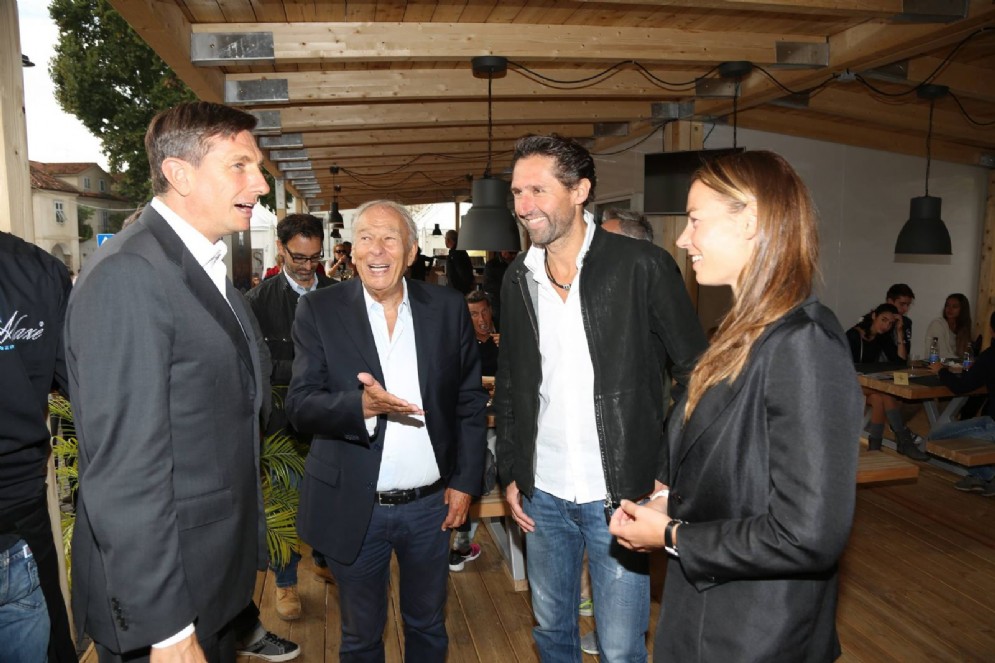 Il presidente sloveno Pahor in visita allo stand di Tina Maze
