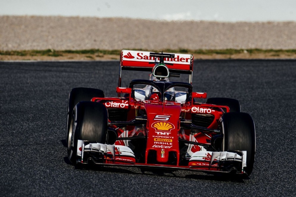 La Ferrari di Vettel in pista con il sistema Halo