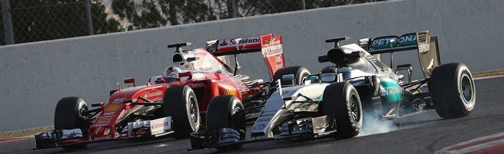 Duello ruota a ruota tra Ferrari e Mercedes