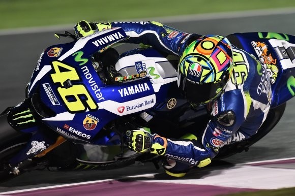Rossi in pista sulla sua Yamaha