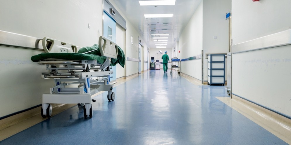 La corsia di un ospedale romano.
