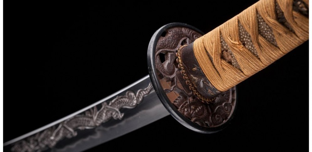 44enne uccide con un colpo di katana il compagno