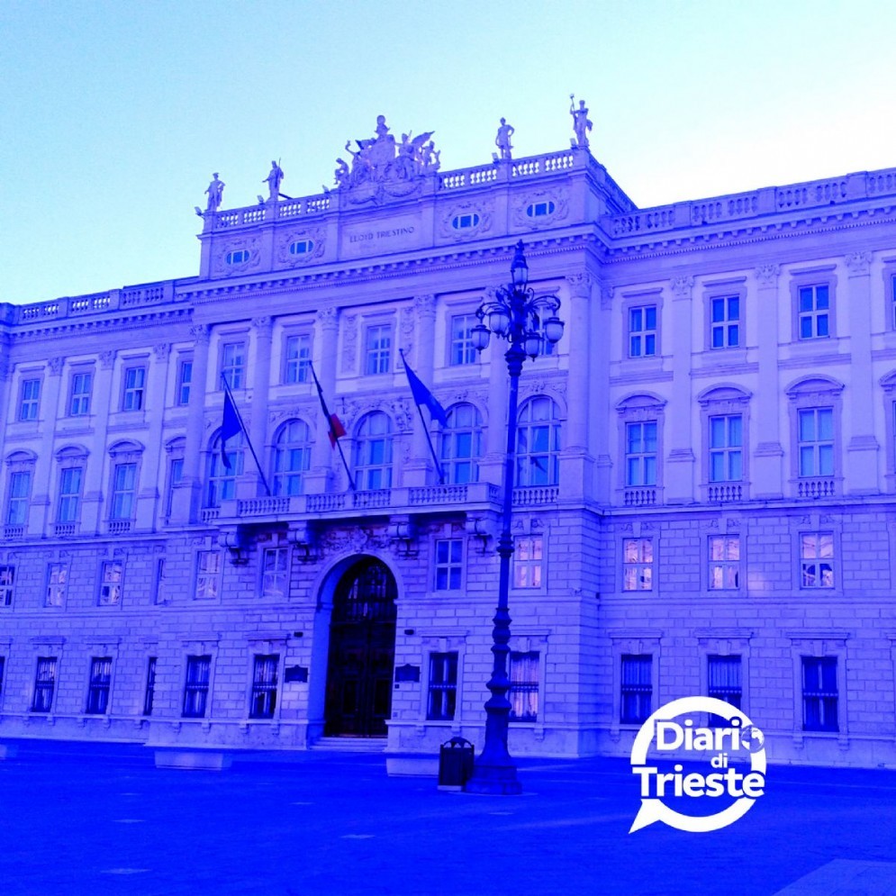 Venerdì e sabato piazza Unità diventa blu