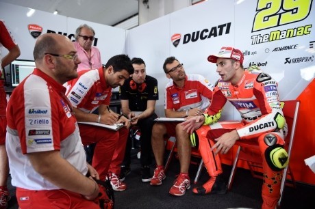 Iannone al box Ducati
