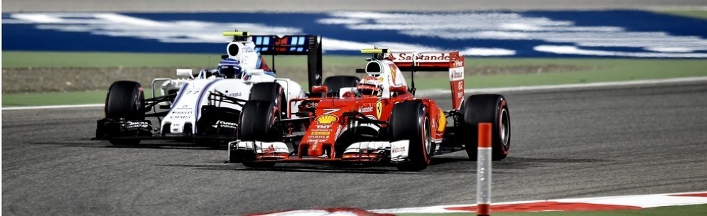 Kimi Raikkonen in lotta con Valtteri Bottas in Bahrein