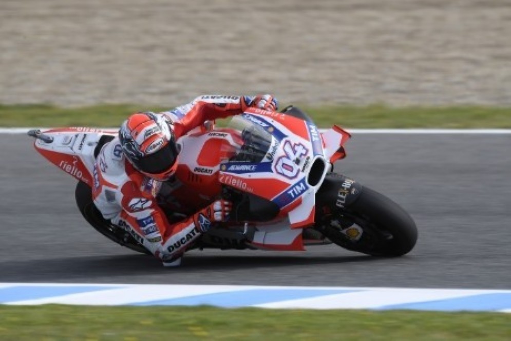 Andrea Dovizioso in azione a Jerez