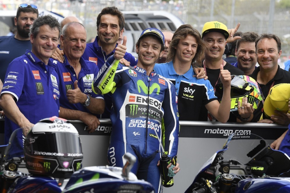 Valentino Rossi in festa a Jerez