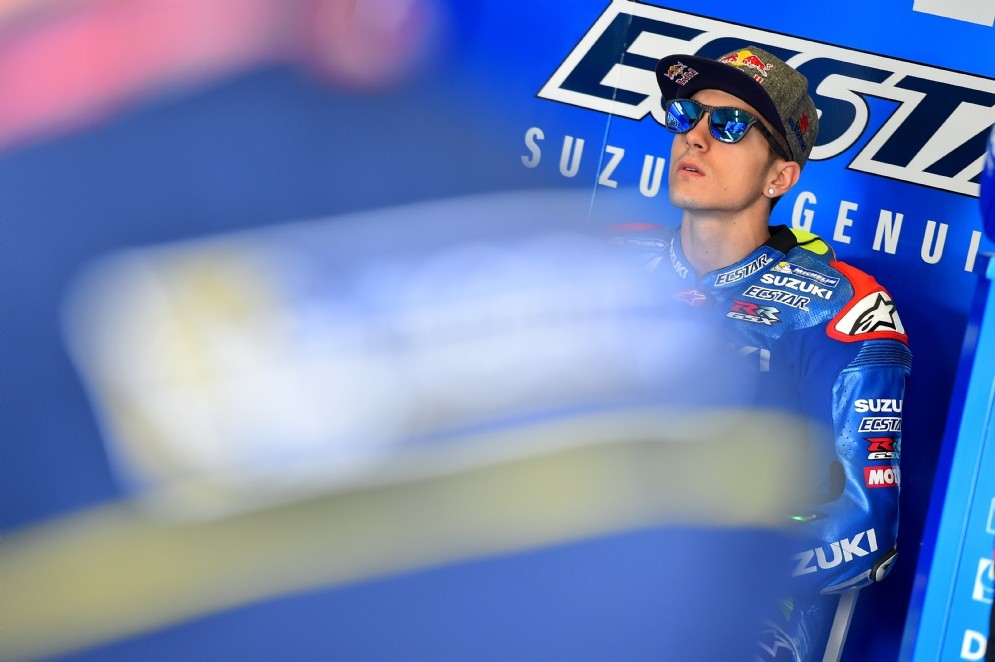 Maverick Viñales ai box Suzuki
