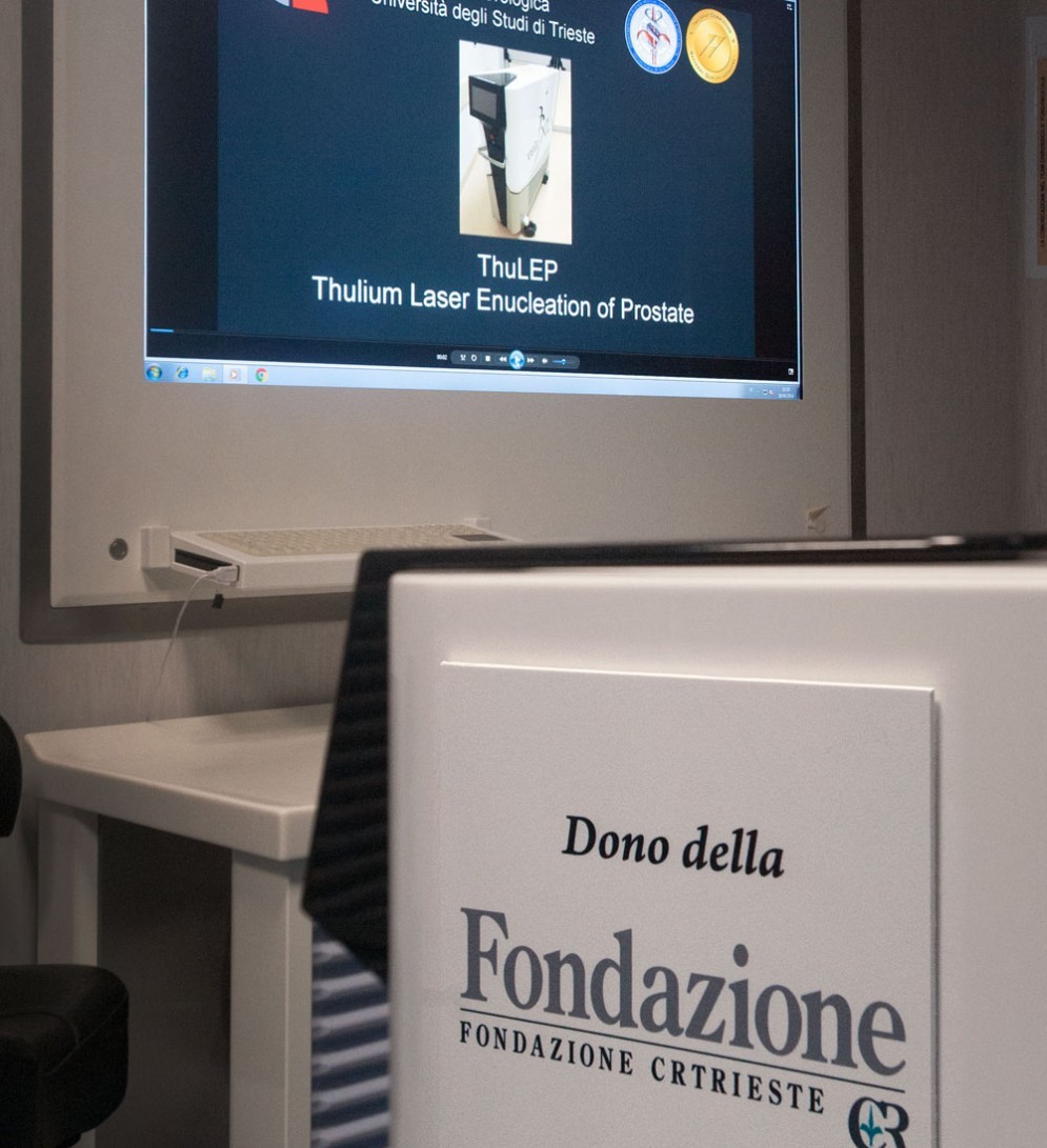 strumento usando per interventi alla prostata e vescica endoscopco