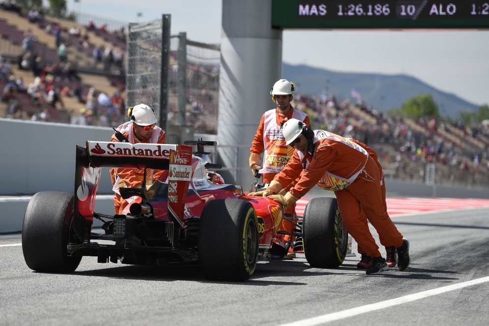 La Ferrari di Kimi Raikkonen in corsia box