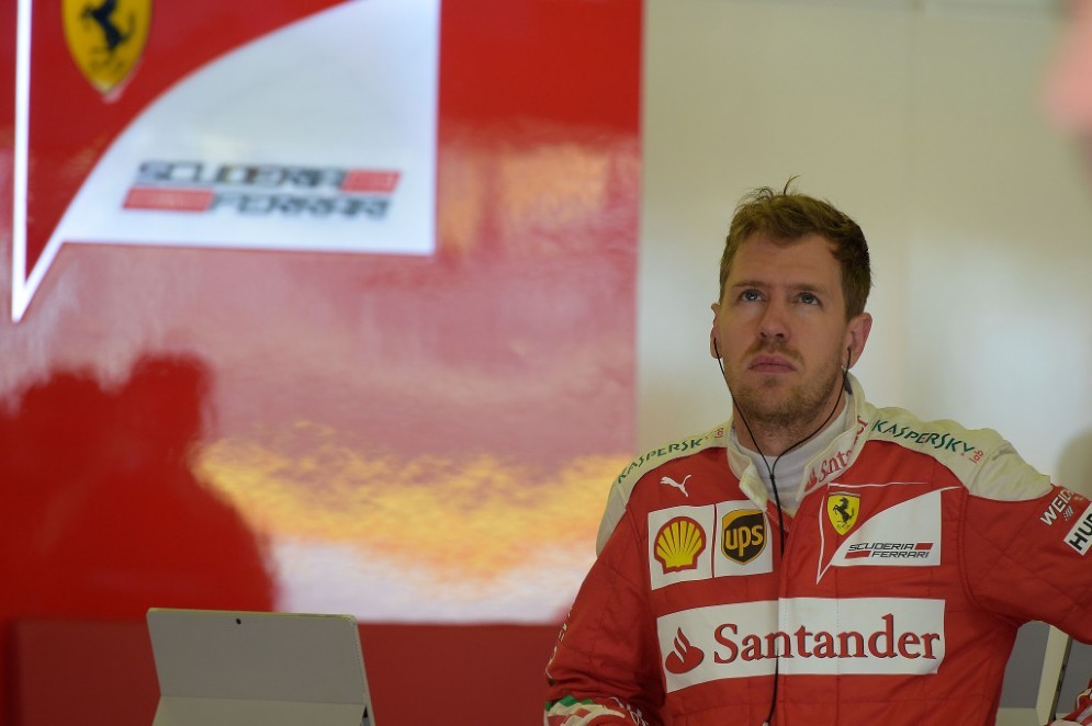 Vettel deluso ai box