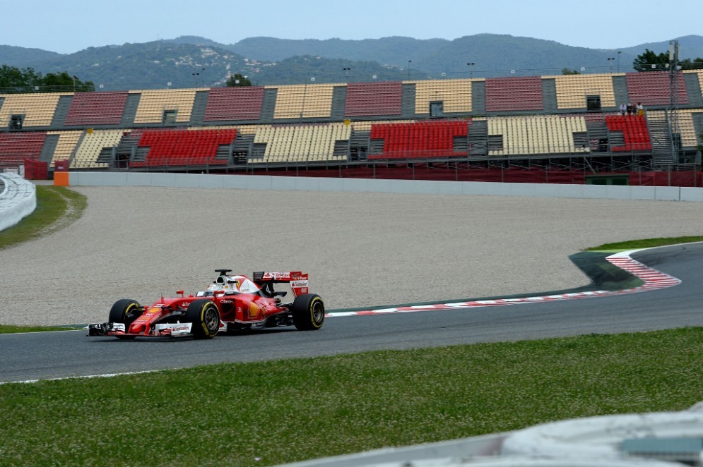 Sebastian Vettel in azione durante i test di Barcellona