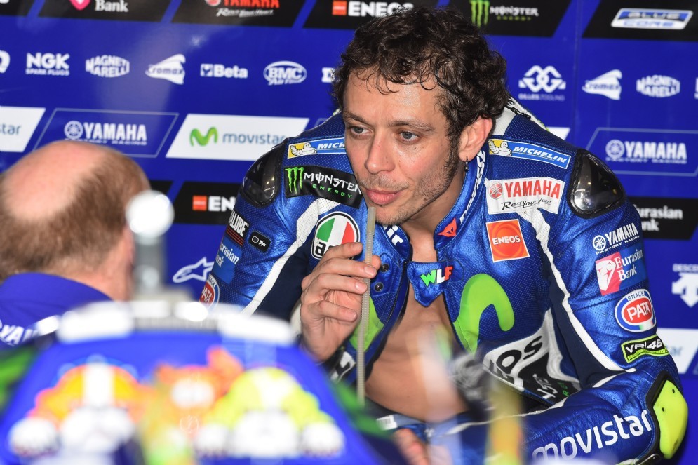 Rossi ai box Yamaha