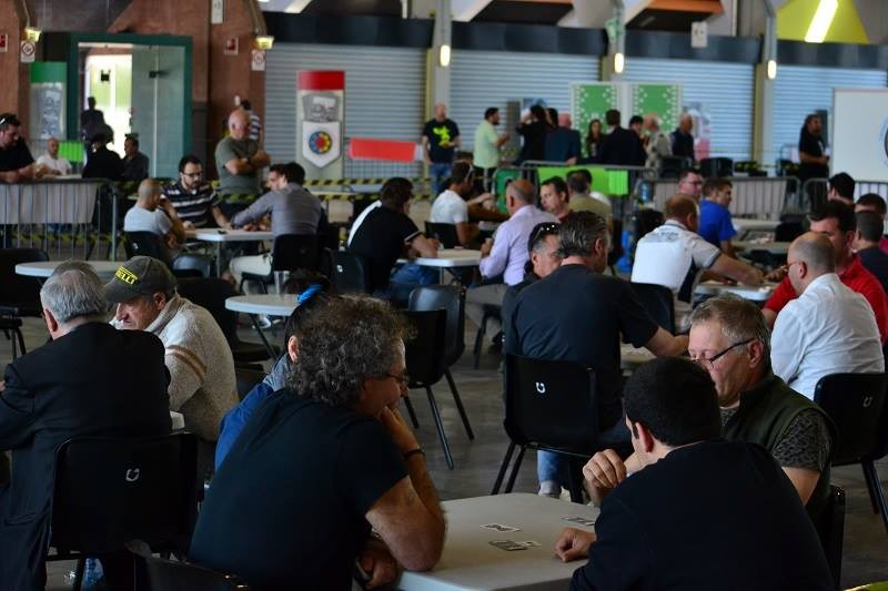 I giocatori in azione nell'area della Fiera di Udine