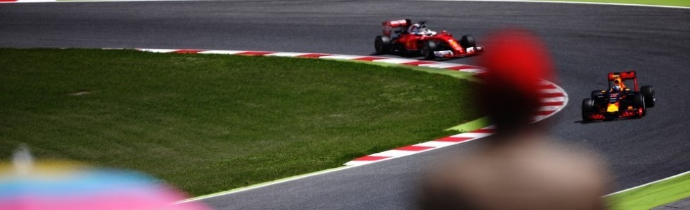 Red Bull e Ferrari in lotta a Barcellona