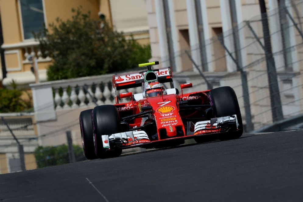 Kimi Raikkonen in pista a Montecarlo