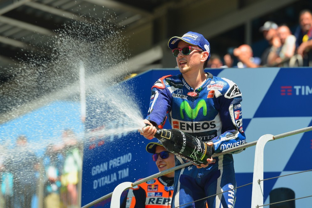 Jorge Lorenzo sul gradino più alto del podio del Mugello