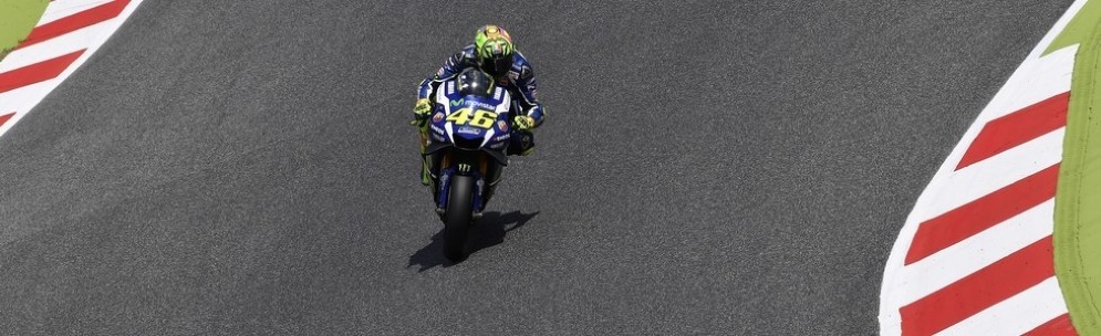 Valentino Rossi in azione nei test di Barcellona