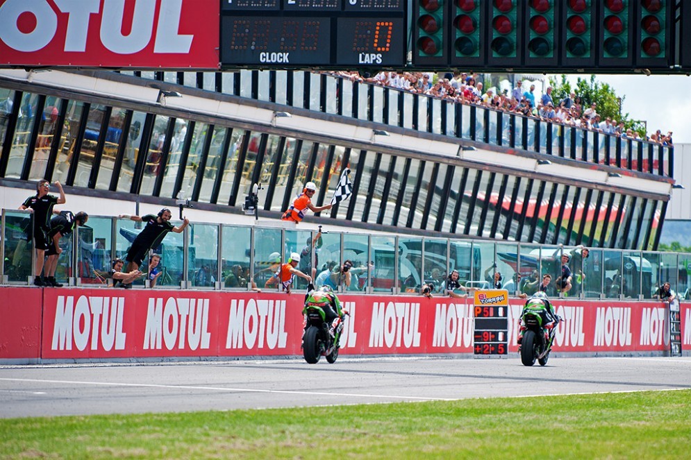 L'arrivo in doppietta di Jonathan Rea e Tom Sykes