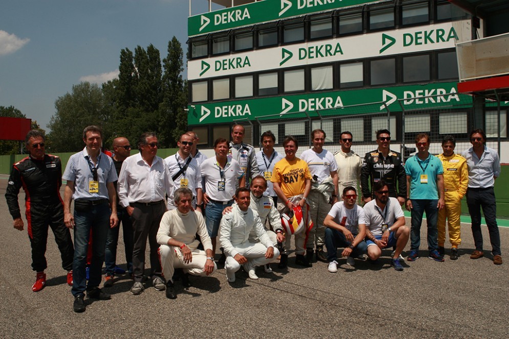 La foto di gruppo degli ospiti presenti