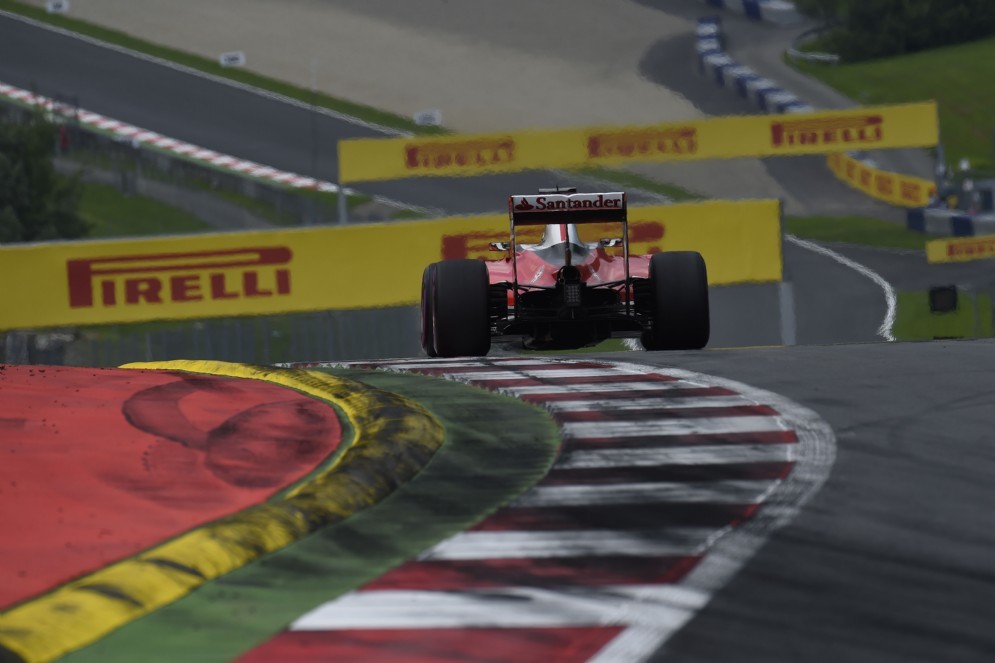 La Ferrari in pista durante le qualifiche