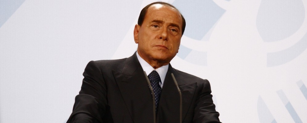 Silvio Berlusconi dimesso dall'ospedale: «Le prossime elezioni? Le vincerà il M5S»