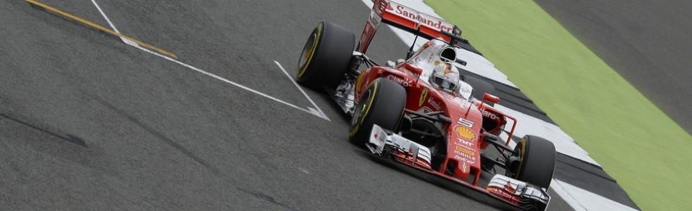 Sebastian Vettel taglia il traguardo a Silverstone