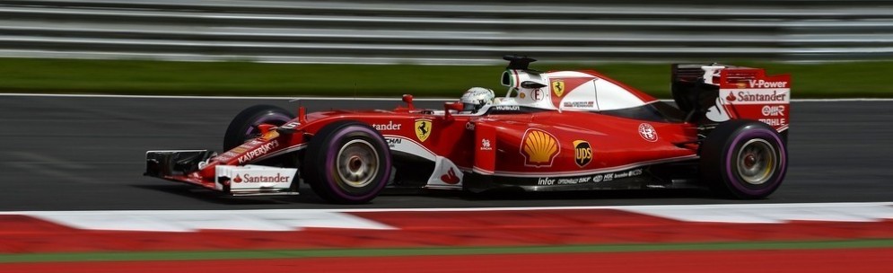 Sebastian Vettel in pista con la sua SF16-H